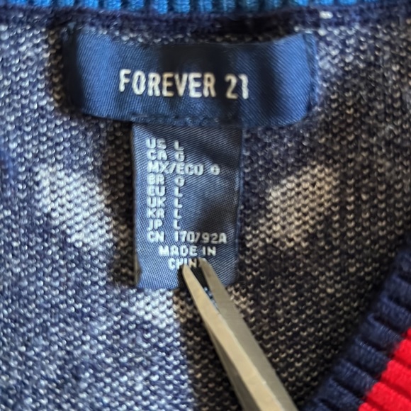 🔹 Forever 21 Frenchie V-neck Sweater - Picture 3 of 3